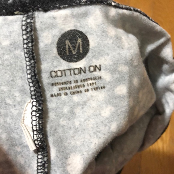 Black and White Patterned Leggings - Picture 4 of 7